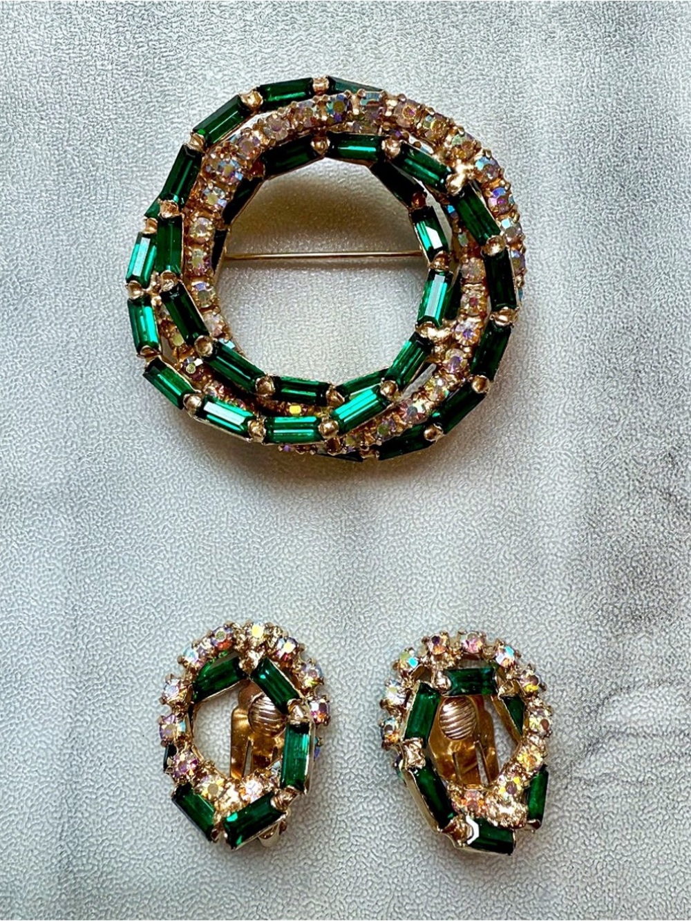 Vintage Brooch Earrings Set Emerald Green Aurora Borealis Rhinestones Gold Tone